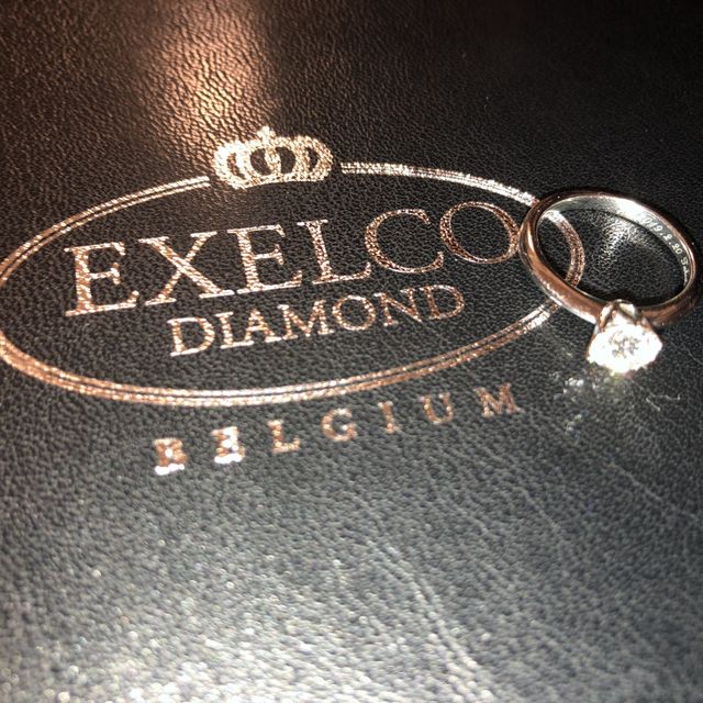 【エクセルコダイヤモンド(EXELCO DIAMOND)の口コミ】 ダイヤモンドの品質とブランドの雰囲気で選びました。可愛らしい、白っぽ…