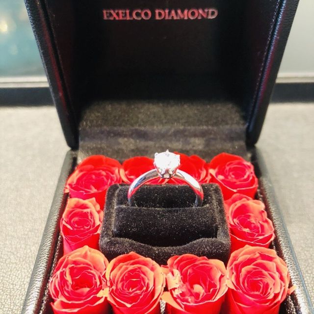 【エクセルコダイヤモンド(EXELCO DIAMOND)の口コミ】 ダイヤモンドの品質とブランドの雰囲気で選びました。可愛らしい、白っぽ…