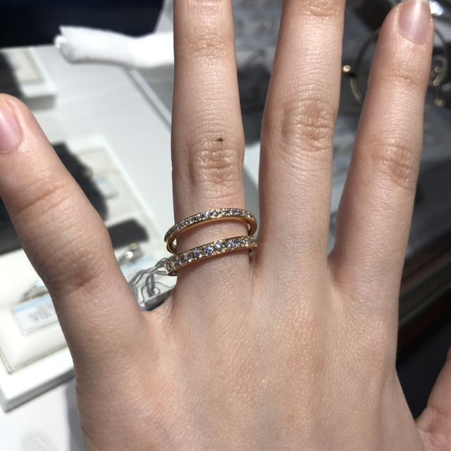 【銀座ダイヤモンドシライシの口コミ】 一粒ダイヤのものではなく、リングの外周にダイヤモンドが埋め込まれてい…