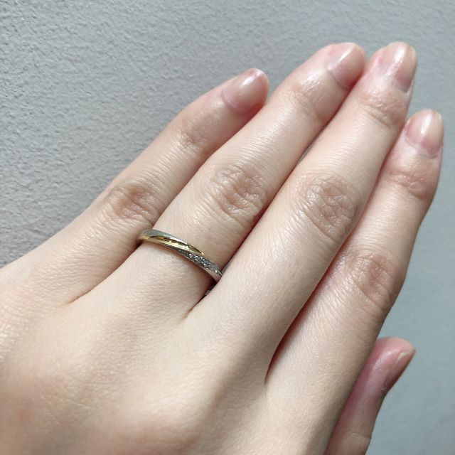 【JEWELRY STUDIO Advance(ジュエリースタジオアドバンス)の口コミ】 プラチナ1色だといかにもTHE結婚指輪！という感じがして、自分たちにピッ…