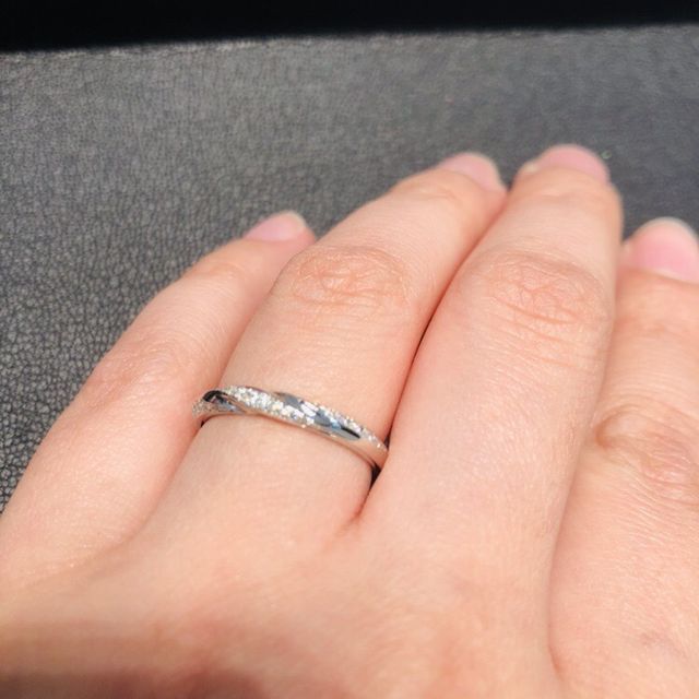 【エクセルコダイヤモンド(EXELCO DIAMOND)の口コミ】 ありそうでなかったデザインです！ひねりのある高級感のある指輪です。エ…