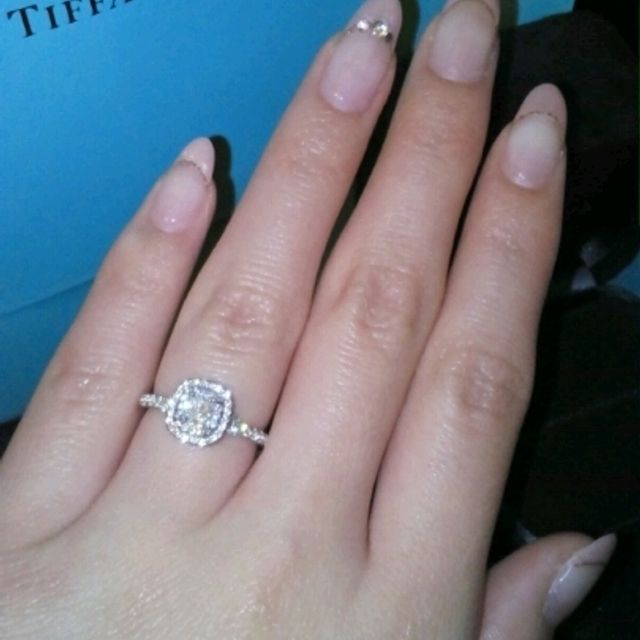【ティファニー(Tiffany & Co.)の口コミ】 ティファニーというブランドが好きだからです。友人に結婚指輪どこの？っ…