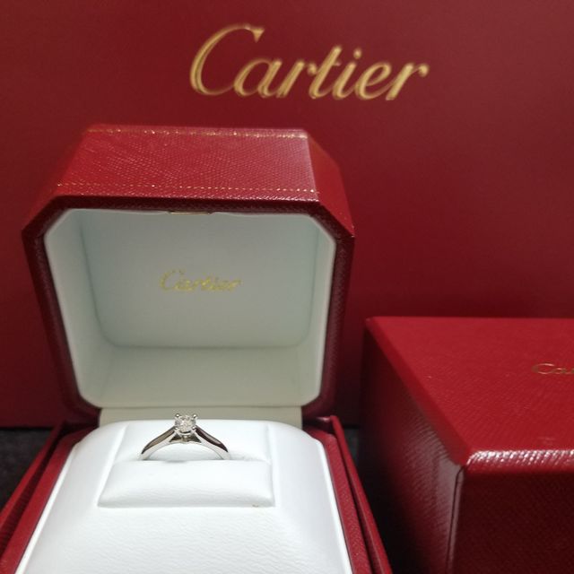 【カルティエ(Cartier)の口コミ】 カルティエの中で、プロポーズ定番リングです。とても上品で、余計な石が…
