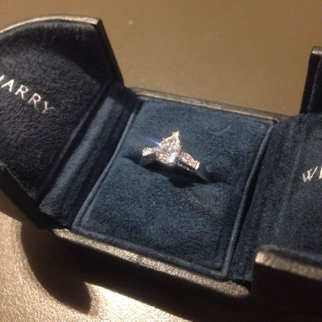 【ハリー・ウィンストン(Harry Winston)の口コミ】 私のひとめぼれでした。
しかし最初は予算オーバーでしたし、買ってもらえ…