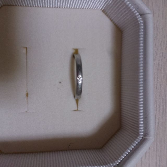 【4℃ BRIDAL(ヨンドシーブライダル)の口コミ】 主人の指輪と太さが違うだけで同じデザインのものがあったのでそれが購入…