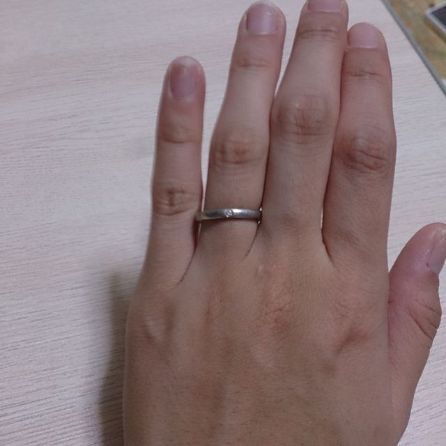【4℃ BRIDAL(ヨンドシーブライダル)の口コミ】 主人の指輪と太さが違うだけで同じデザインのものがあったのでそれが購入…