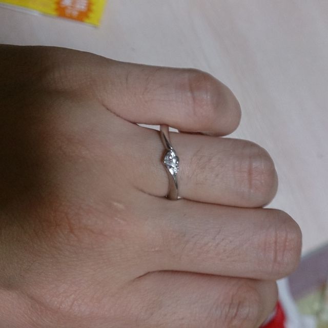 【4℃ BRIDAL(ヨンドシーブライダル)の口コミ】 結婚指輪はシンプルなものにしたかったけど、婚約指は可愛いものにしたか…