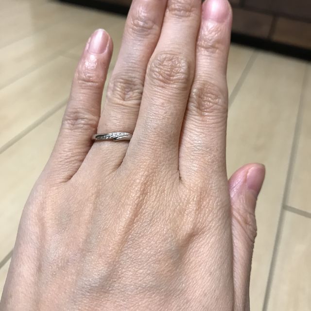 【アイプリモ(I-PRIMO)の口コミ】 シンプル過ぎない
キラキラし過ぎない
ダイヤが目立ち過ぎない
指がキレイ…