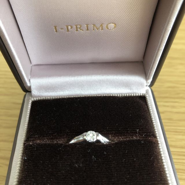 【アイプリモ(I-PRIMO)の口コミ】 普段使いが出来るようにダイヤが埋め込みタイプで、リングが太めの指輪を…