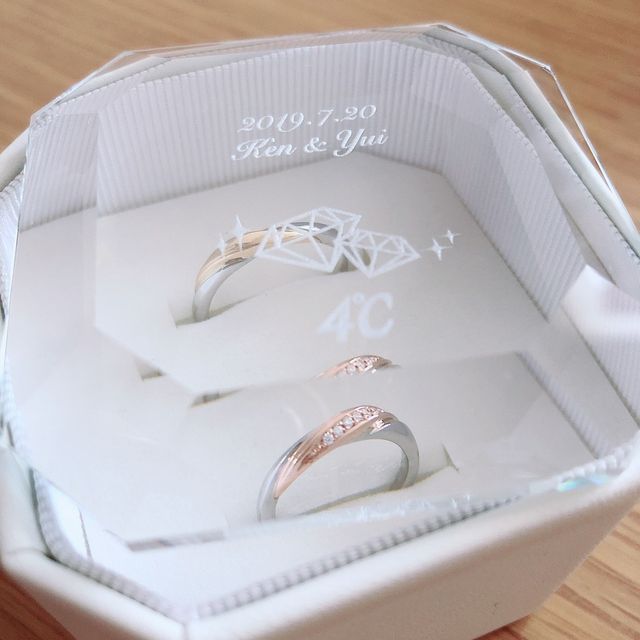 【4℃ BRIDAL(ヨンドシーブライダル)の口コミ】 どの店舗も男性側のリングのデザインはシンプルなものが多く、ツヤ消しも…