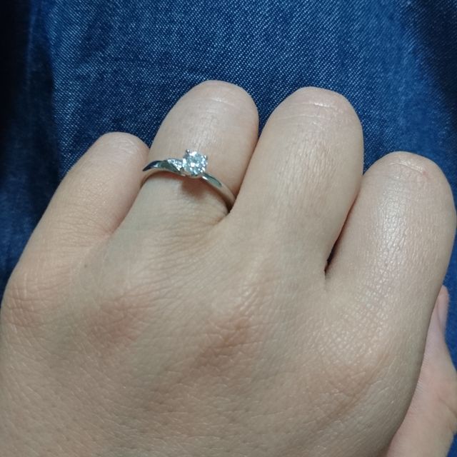 【俄(にわか)の口コミ】 メレダイヤが付いている物が良いという希望のみでしたが、木漏れ日のアン…