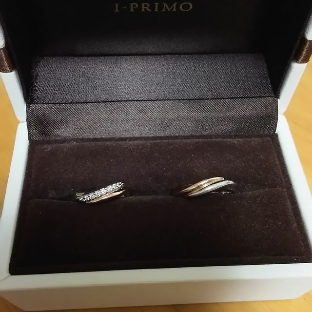 【アイプリモ(I-PRIMO)の口コミ】 婚約指輪を買わなかったので、結婚指輪はシンプルすぎないダイヤが少し付…