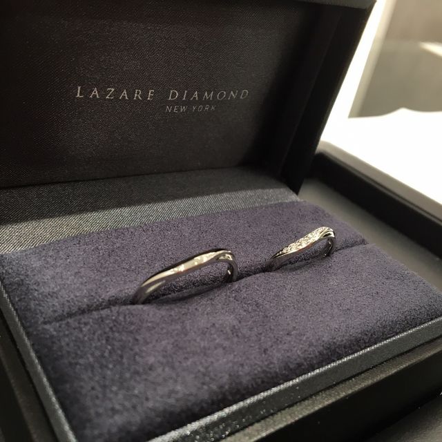 【ラザール ダイヤモンド(LAZARE DIAMOND)の口コミ】 デザインに一目惚れしました！
婚約指輪は他ブランドだったのですが、婚約…