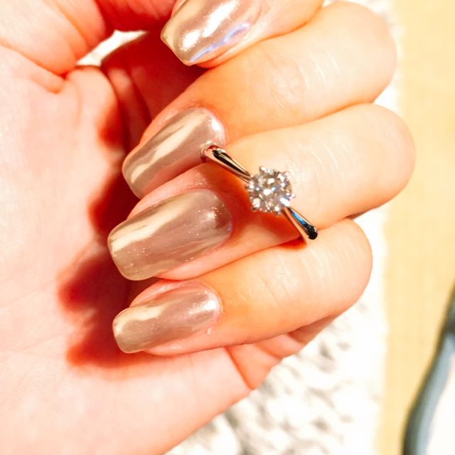 【ラザール ダイヤモンド(LAZARE DIAMOND)の口コミ】 とにかく王道でシンプルなものにしたいと思い、こちらのデザインに。特に…