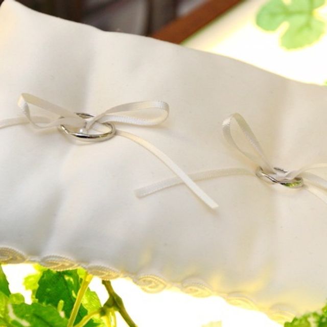 【ティファニー(Tiffany & Co.)の口コミ】 中央のカーブした形に一目惚れです！
昔から結婚指輪はシンプルなものと思…