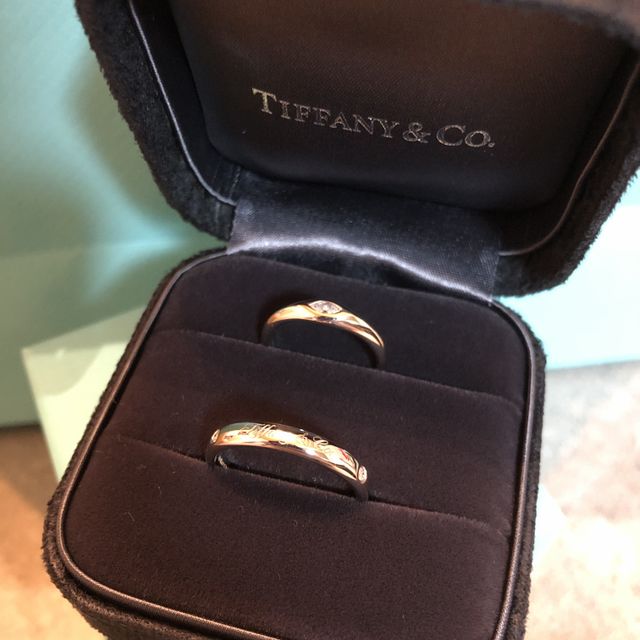 【ティファニー(Tiffany & Co.)の口コミ】 もともとティファニーブルーの箱に憧れがありました。
シンプルながらもリ…