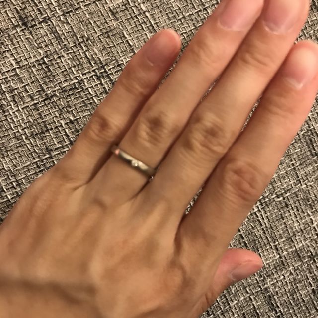 【カルティエ(Cartier)の口コミ】 ずっとカルティエの結婚指輪に憧れがあり、デザインをみたら一目惚れしま…