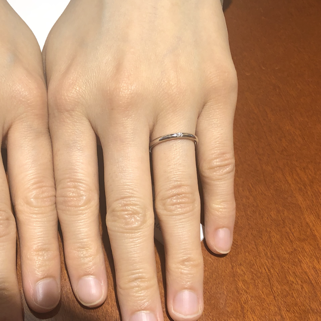 【TRECENTI(トレセンテ)の口コミ】 婚約指輪は中央をラウンドで囲んだ、メレダイヤのついたデザインに決めて…