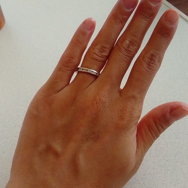 【アイプリモ(I-PRIMO)の口コミ】 結婚指輪はシンプルすぎず派手すぎすのものを探していました。
この指輪は…