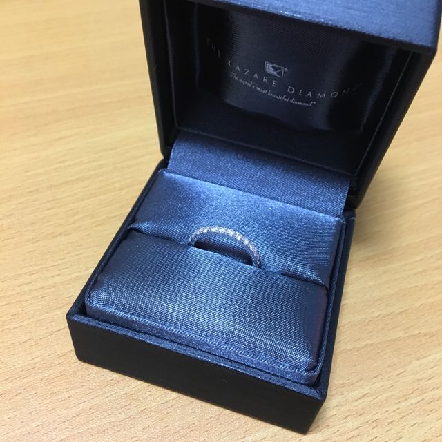 【ラザール ダイヤモンド(LAZARE DIAMOND)の口コミ】 大きいダイヤモンドが一粒の指輪ではなく、ダイヤモンドが並んだデザイン…