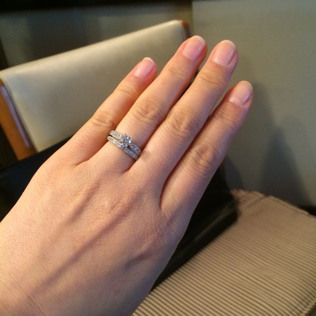 【エクセルコダイヤモンド(EXELCO DIAMOND)の口コミ】 セットでつけた時に、華やかになるようなミル打ちのデザインで探してまし…