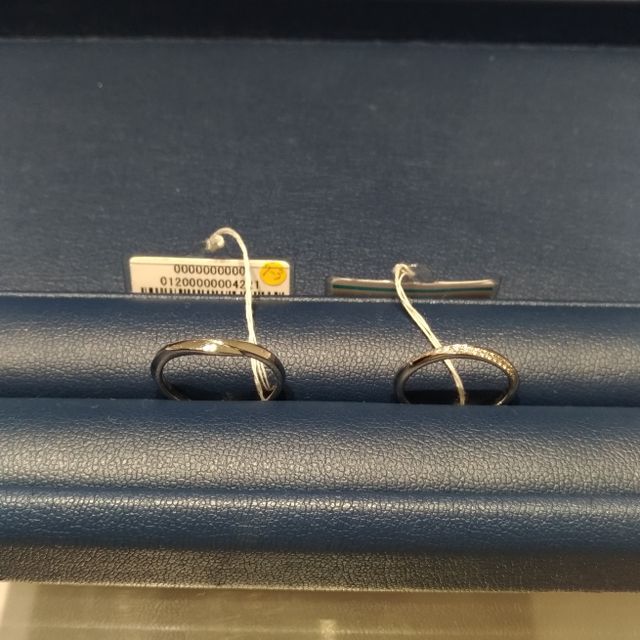 【銀座ダイヤモンドシライシの口コミ】 最初はシンプルなデザインをきぼうしていたが、年を重ねた時も飽きずにつ…