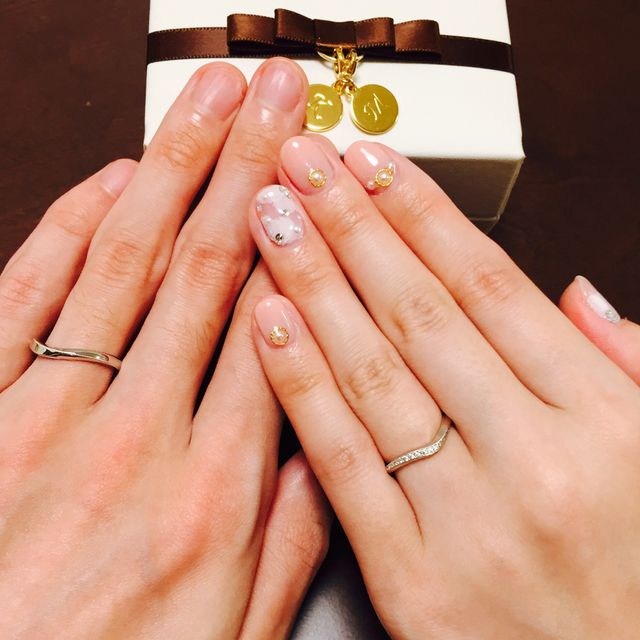 【アイプリモ(I-PRIMO)の口コミ】 Ｖラインは指を細長く見せてくれるデザインで、ダイヤがウェーブして長く…