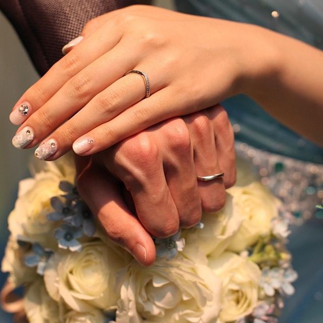 【アイプリモ(I-PRIMO)の口コミ】 Ｖラインは指を細長く見せてくれるデザインで、ダイヤがウェーブして長く…