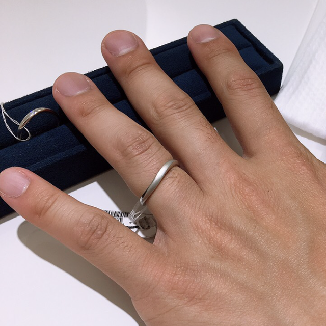 【4℃ BRIDAL(ヨンドシーブライダル)の口コミ】 非常にシンプルで仕事中でも、使えそうな感じでした！
マットな部分と輝き…