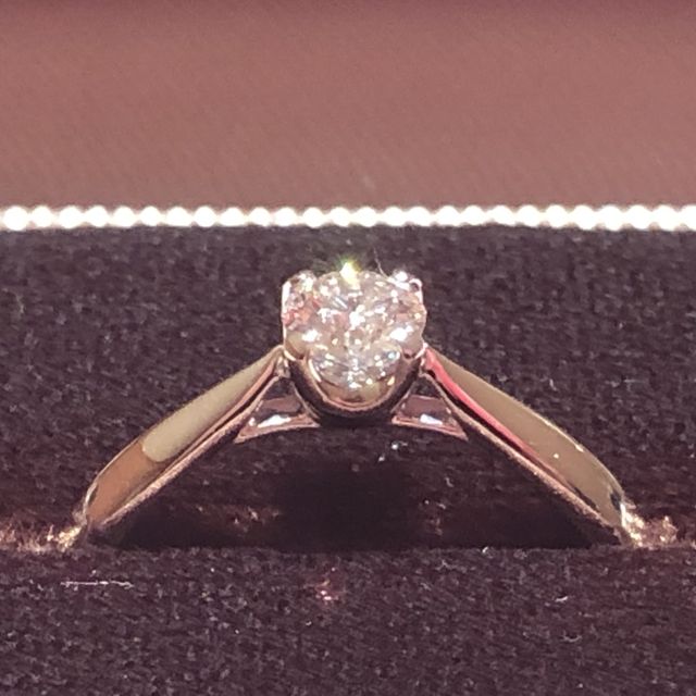 【アイプリモ(I-PRIMO)の口コミ】 甘過ぎるデザインは苦手で、メレなどたくさんの石があるものではなく、シ…