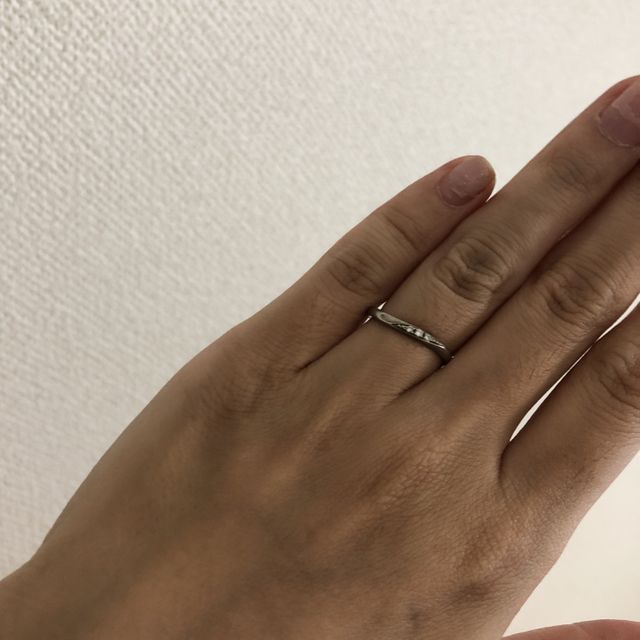 【4℃ BRIDAL(ヨンドシーブライダル)の口コミ】 指にはめた時に違和感なく、これからずっと先の人生つけてても大丈夫だと…