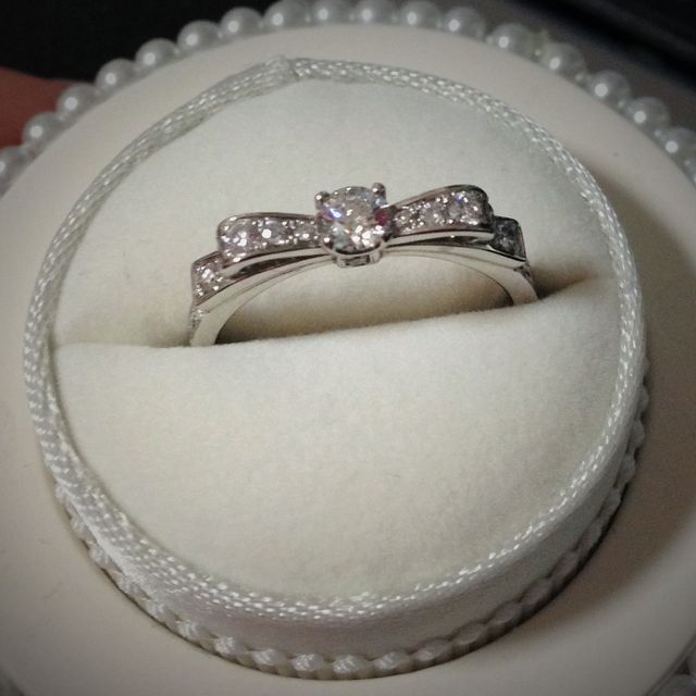【ヴァンドーム青山(VENDOME AOYAMA)の口コミ】 婚約指輪は、普段使いができて、尚且つデザインが可愛いものが欲しかった…