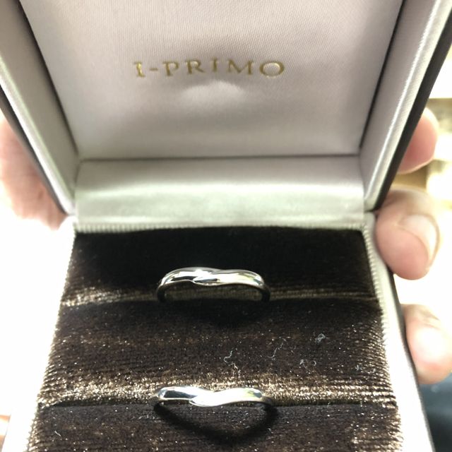 【アイプリモ(I-PRIMO)の口コミ】 指輪のデザインに魅力を感じて決めました。
結婚指輪ということで、派手さ…