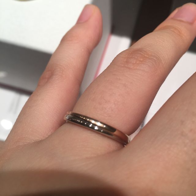 【銀座ダイヤモンドシライシの口コミ】 伝統あるブランドということと、デザインが気に入ったので決めました。特…