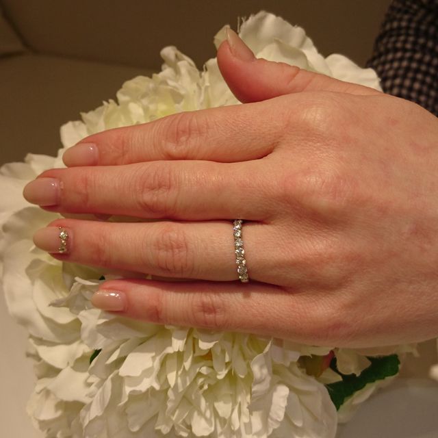 【4℃ BRIDAL(ヨンドシーブライダル)の口コミ】 入籍した日にお店にきました。毎日つけられるリングが欲しかったのでハー…