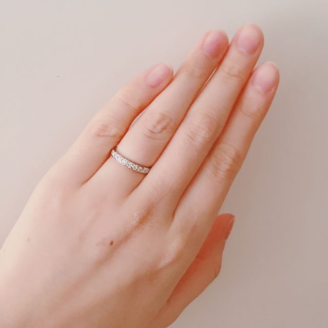 【銀座ダイヤモンドシライシの口コミ】 シンプルなストレートタイプのエタニティリングを探しており、なるべく石…