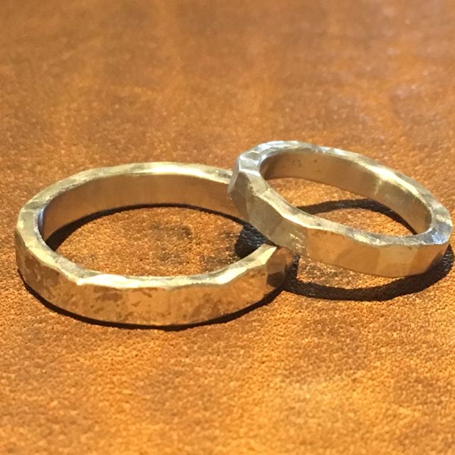 【ichi(イチ)の口コミ】 槌目模様の指輪が2人で気に入ってしまいました！

他店でも槌目模様の指輪…