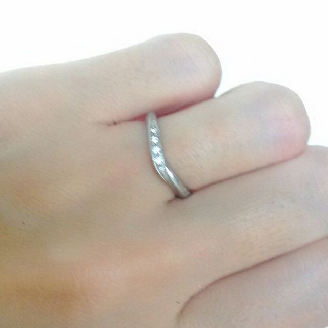 【STAR JEWELRY(スタージュエリー)の口コミ】 折角買って貰うので、お出掛けの時とか婚約指輪も着けたいな。と思い、重…