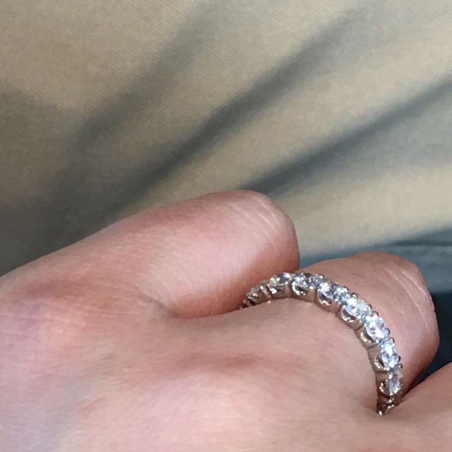 【I's stone(アイズストーン)の口コミ】 ハーフエタニティのダイヤの留め方が他のお店で見たのより素敵でした。ト…