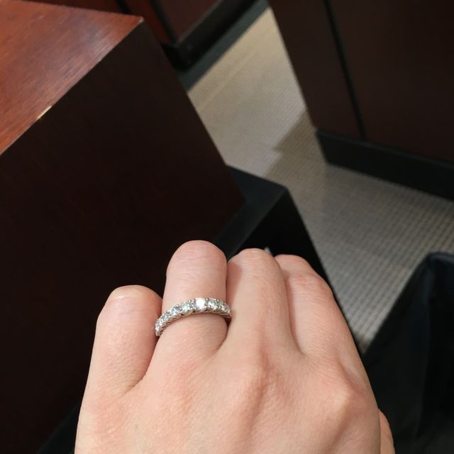 【エクセルコダイヤモンド(EXELCO DIAMOND)の口コミ】 ダイヤが大変綺麗だと思いました。0.7のハーフエタニティを結婚指輪の検討…