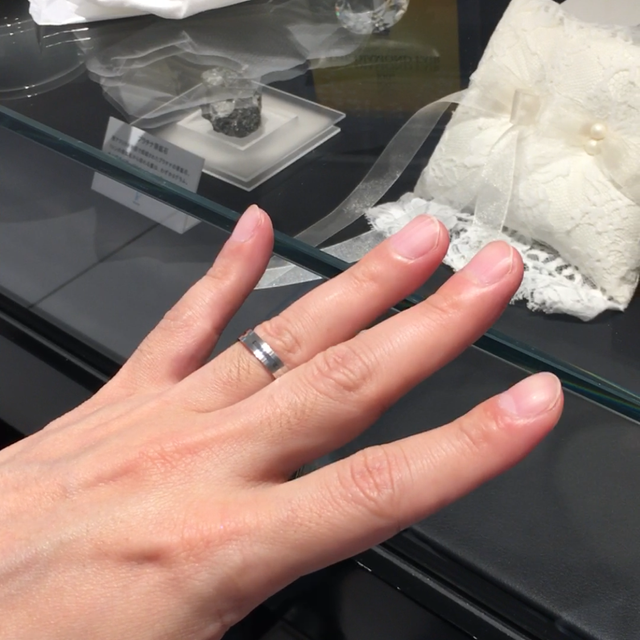 【エクセルコダイヤモンド(EXELCO DIAMOND)の口コミ】 ダイヤが大変綺麗だと思いました。0.7のハーフエタニティを結婚指輪の検討…