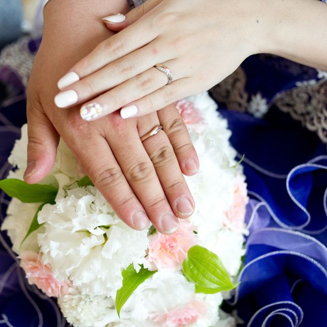 【アイプリモ(I-PRIMO)の口コミ】 捻れたようなデザインが気に入りこちらの商品にしました。
私は婚約指輪は…