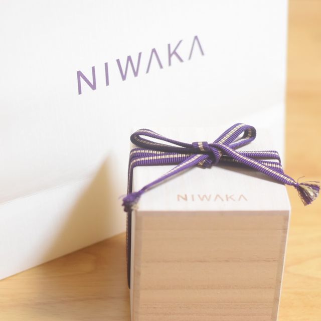 【俄(にわか)の口コミ】 この指輪は両側面にメレダイヤモンドが
あしらわれているので、
さりげな…