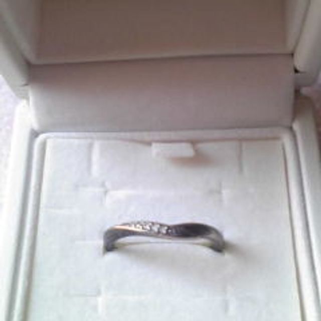 【4℃ BRIDAL(ヨンドシーブライダル)の口コミ】 写真ではわかりにくいですが、とてもきれいなピンク色なんです。このピン…