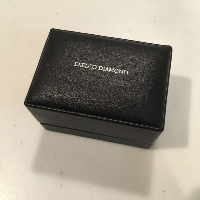 【エクセルコダイヤモンド(EXELCO DIAMOND)の口コミ】 少しウェーブがかかっていて、つけた時にとても指が綺麗にみえました。
ダ…