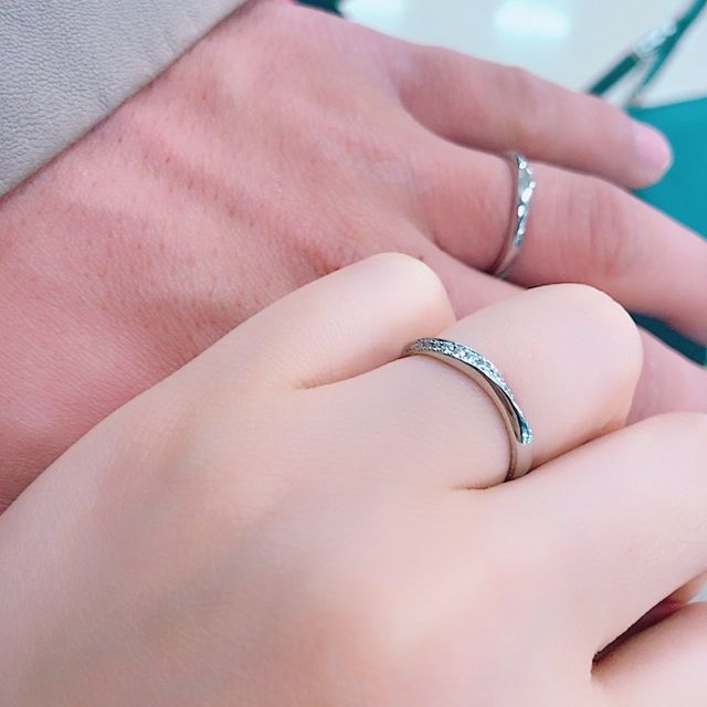 【アイプリモ(I-PRIMO)の口コミ】 婚約指輪は買わず結婚指輪のみの購入でしたので、ダイヤ入りのものにしま…