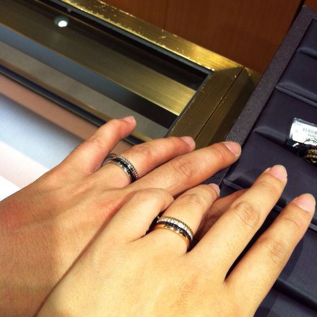 【ブシュロン(BOUCHERON)の口コミ】 ユニークなデザインがある結婚指輪もいいなぁと思い、この指輪が候補の一…