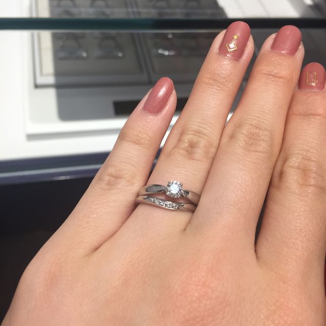 【銀座ダイヤモンドシライシの口コミ】 婚約指輪を他のブランドで購入していたのですが、結婚指輪はそのブランド…