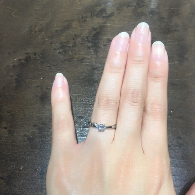 【俄(にわか)の口コミ】 控えめすぎず、ゴージャスすぎずなものを探しており、メレダイヤが上品な…