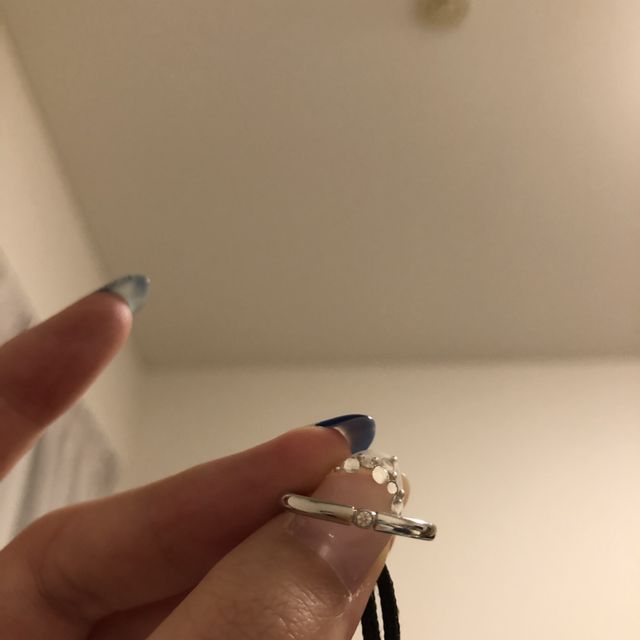 【アイプリモ(I-PRIMO)の口コミ】 デザインと価格が安い。
細身でダイヤがポコっと出てるタイプでないので日…